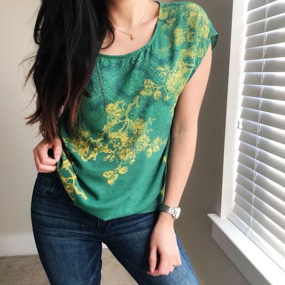 CAbi Tops - CABI Floral & Boho Design Green Round Top Small